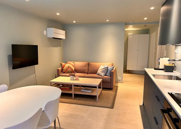 Apartment With Garden And Sea View *