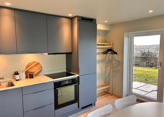 Apartment With Garden And Sea View
