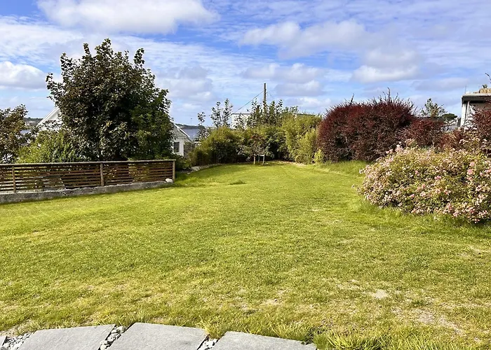 Apartment With Garden And Sea View